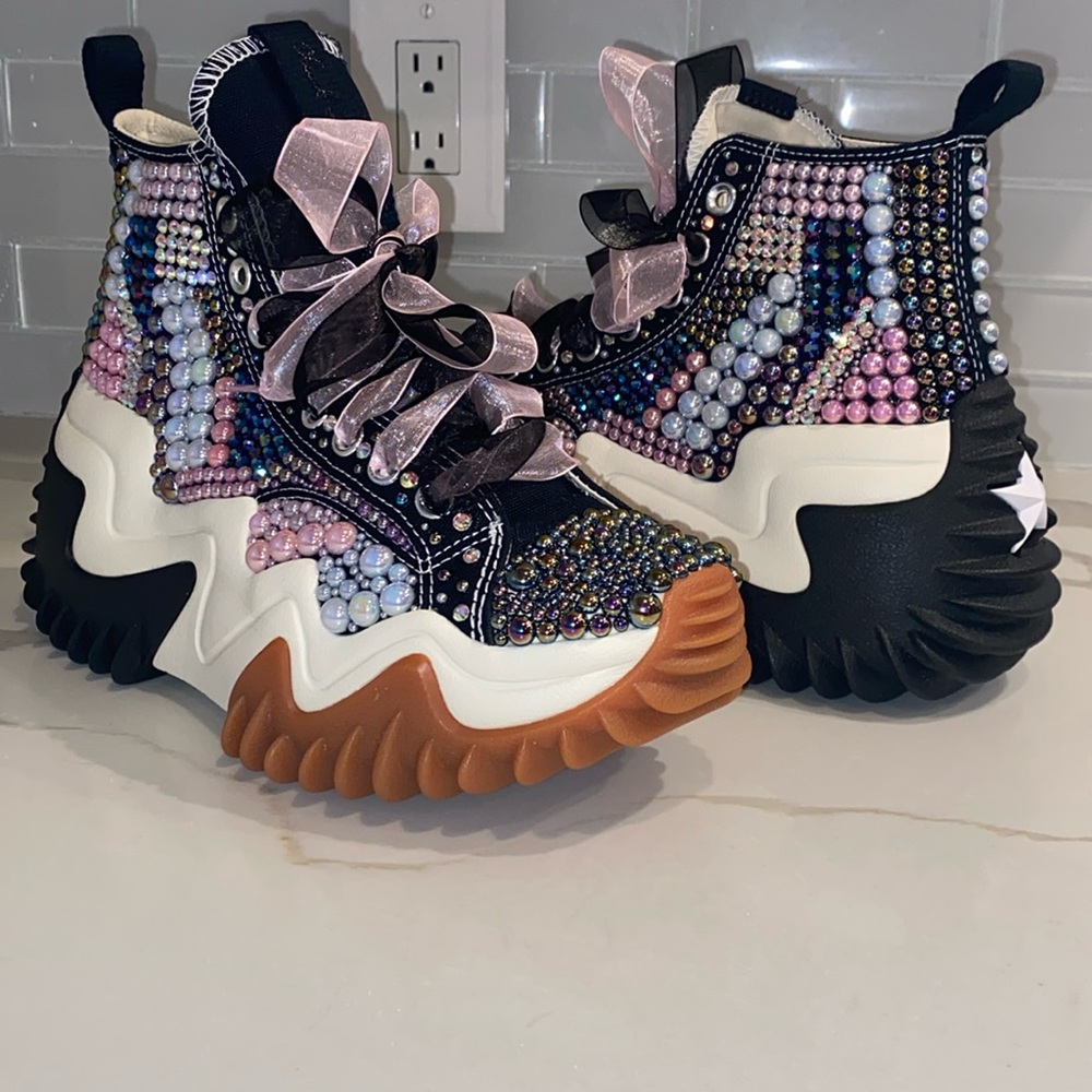 Custom Converse Run Star
Motion Sneaker